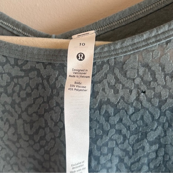 Lululemon Loop Around Tee. Size 10 - Picture 3 of 5